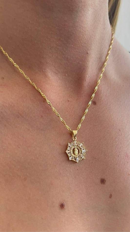 Virgen con zirconias