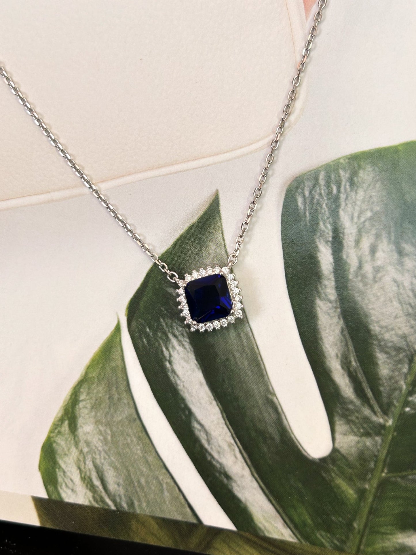 Collar London blue